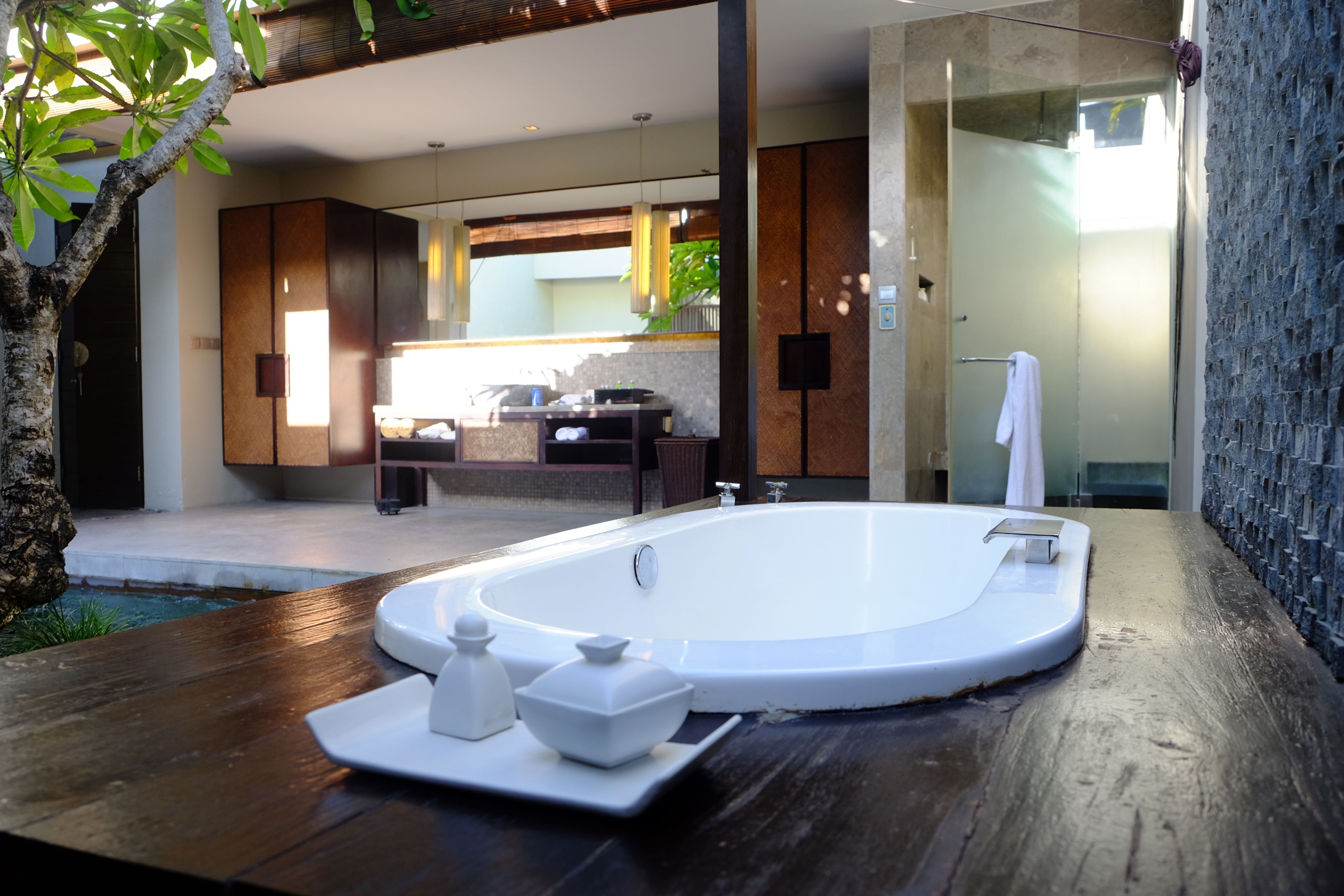 Photoshoot Real Estate Outdoor Bath Tub
